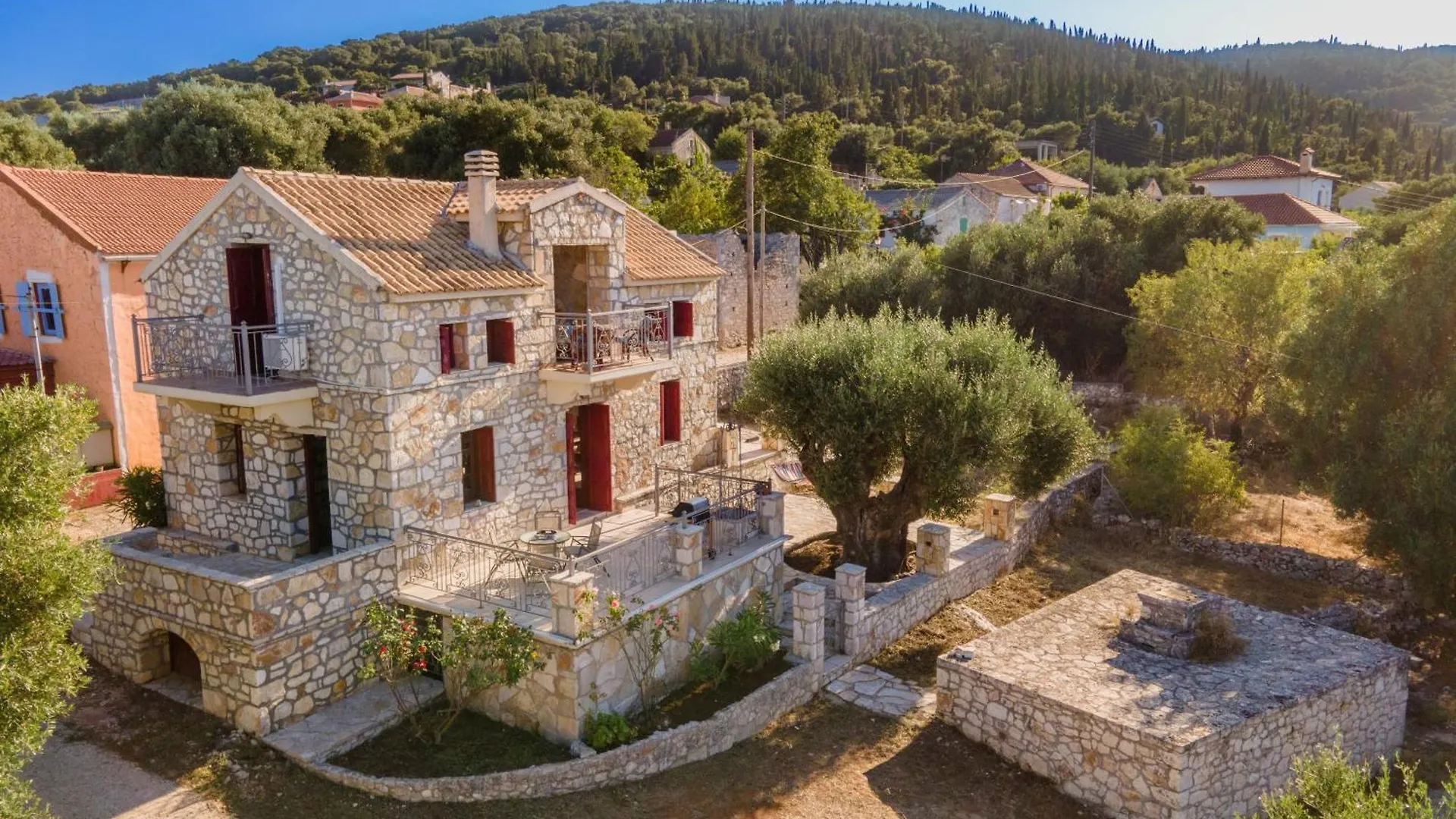 Natalias Mansion Villa Evreti
